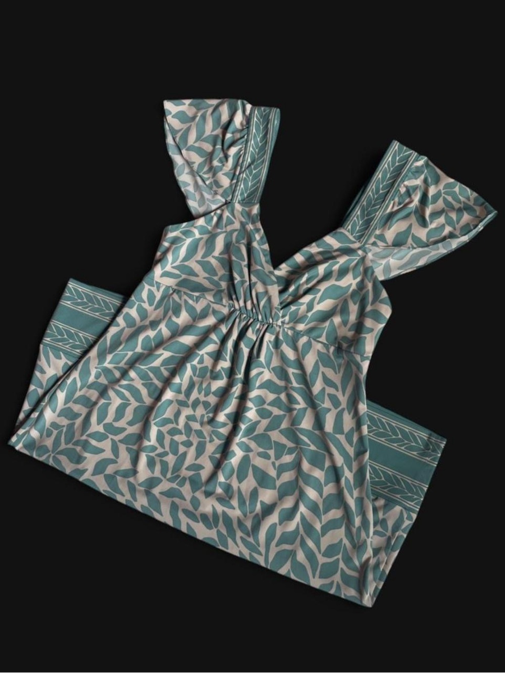 gorgeous y2k vintage seafoam green BCBGMAXAZRIA leaf print mini dress 🍃🌊